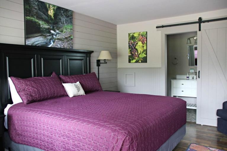Plum Point Lodge Himrod Екстериор снимка